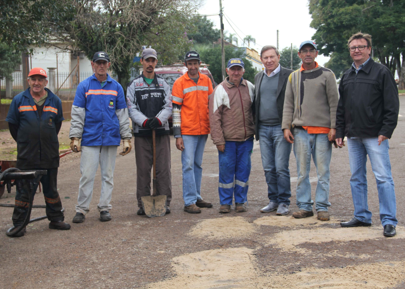 EXECUTIVO VISTORIA OPERAÇÃO DE TAPA-BURACOS